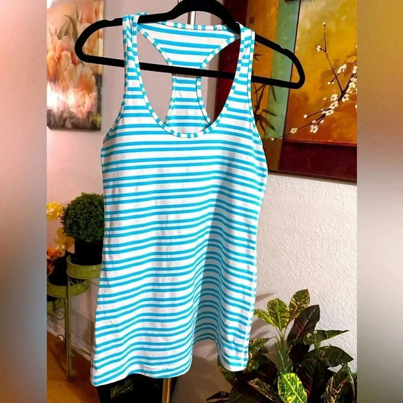 Lululemon athletica tops size 6 - Picture 1 of 3